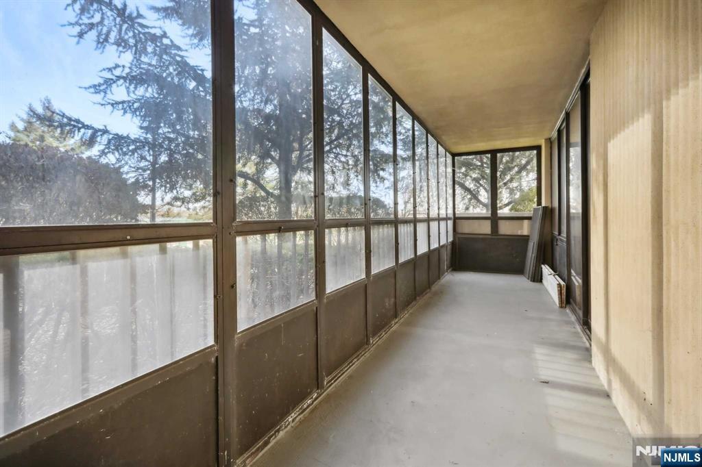 200 Winston Drive L8