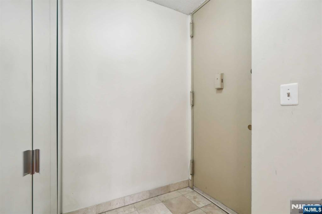 200 Winston Drive L8