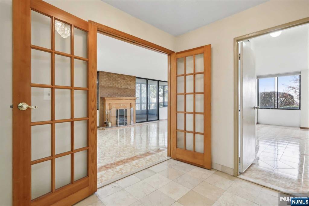 200 Winston Drive L8