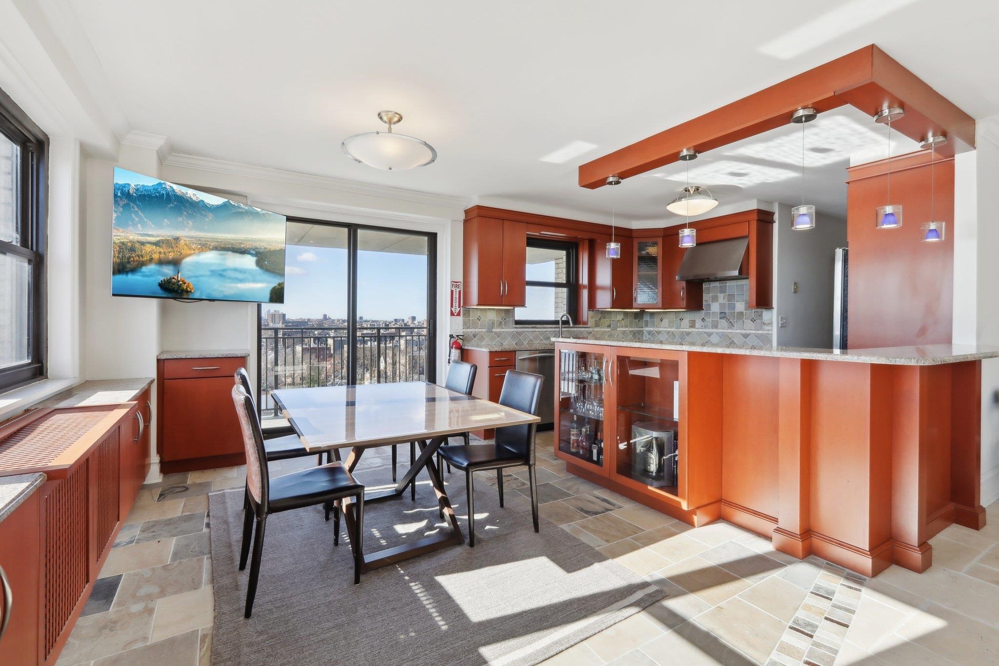 7855 BLVD EAST Unit: 11J