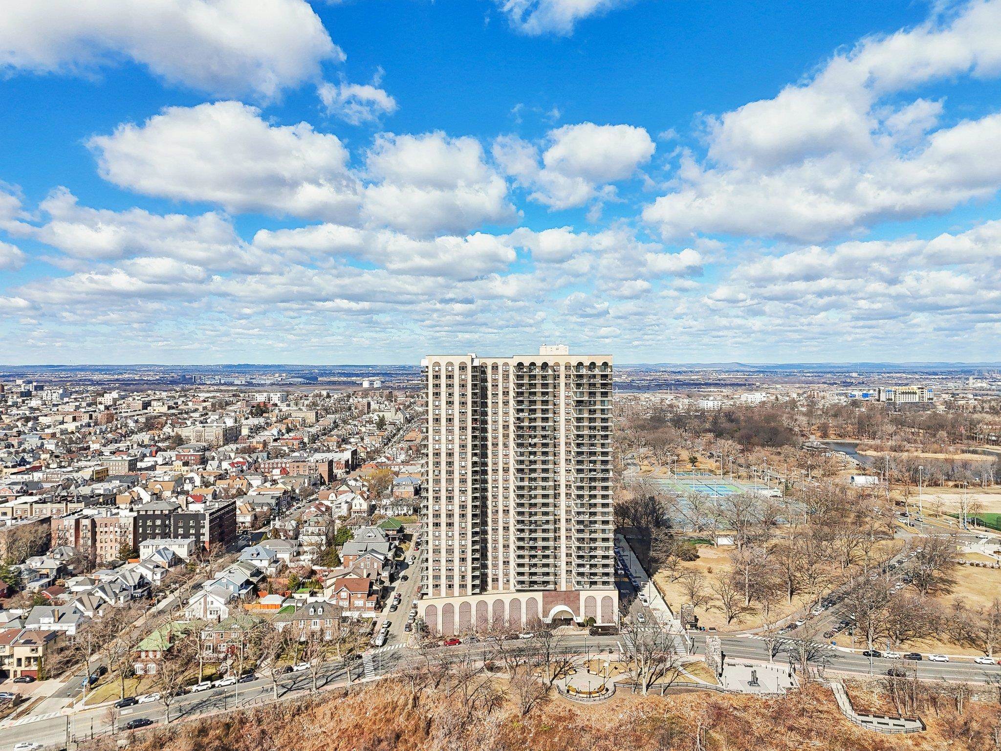 7855 BLVD EAST Unit: 11J