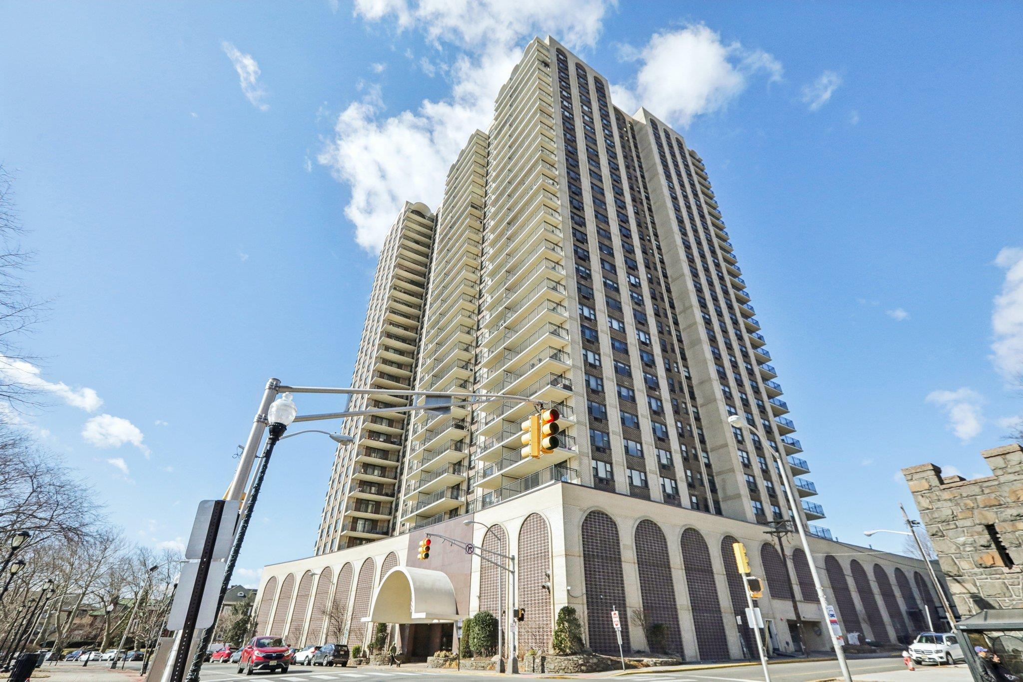 7855 BLVD EAST Unit: 11J