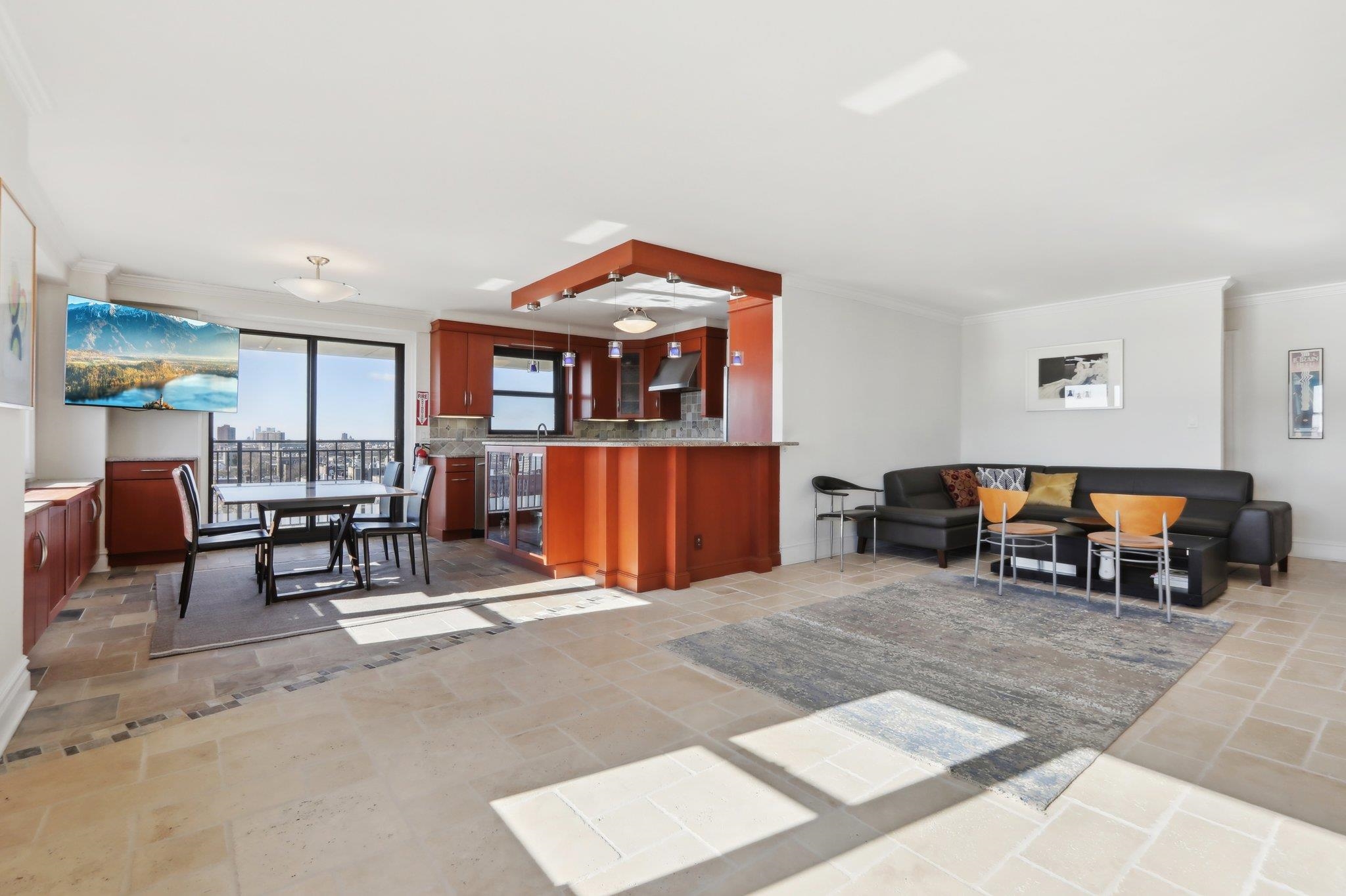 7855 BLVD EAST Unit: 11J