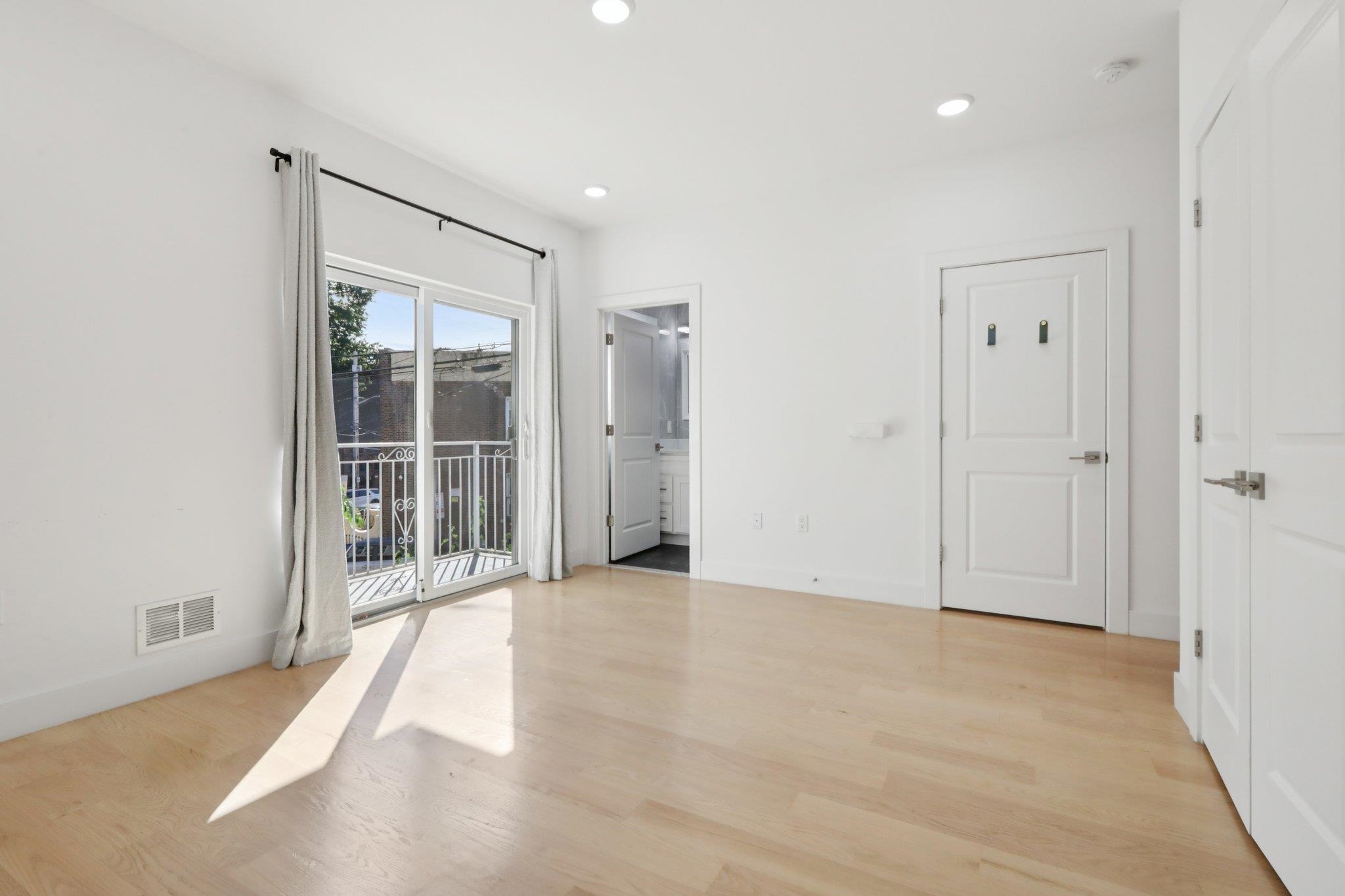 131 ZABRISKIE ST Unit: 1