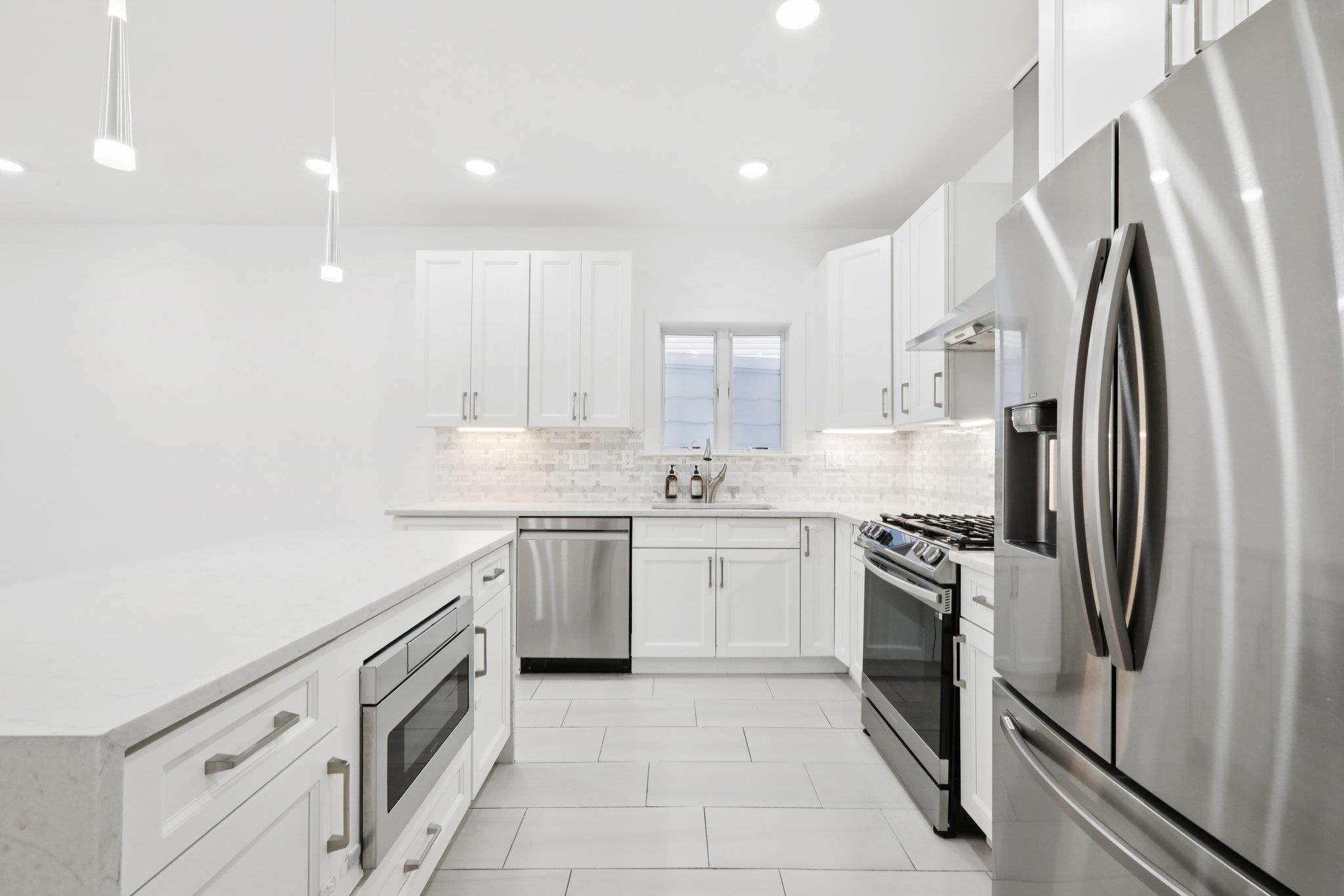 131 ZABRISKIE ST Unit: 1