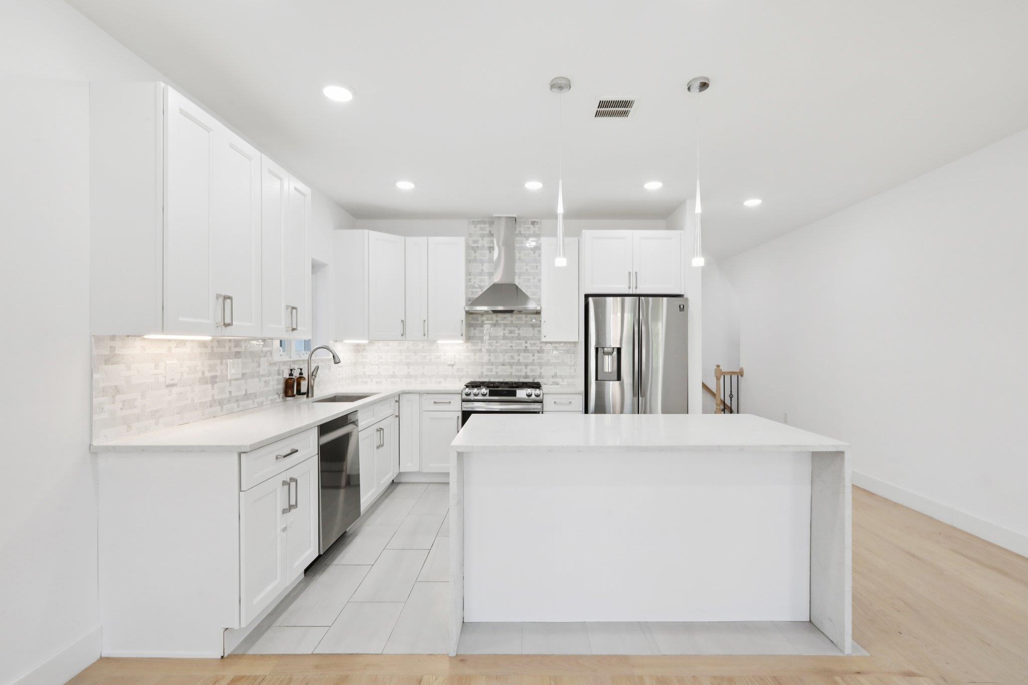 131 ZABRISKIE ST Unit: 1