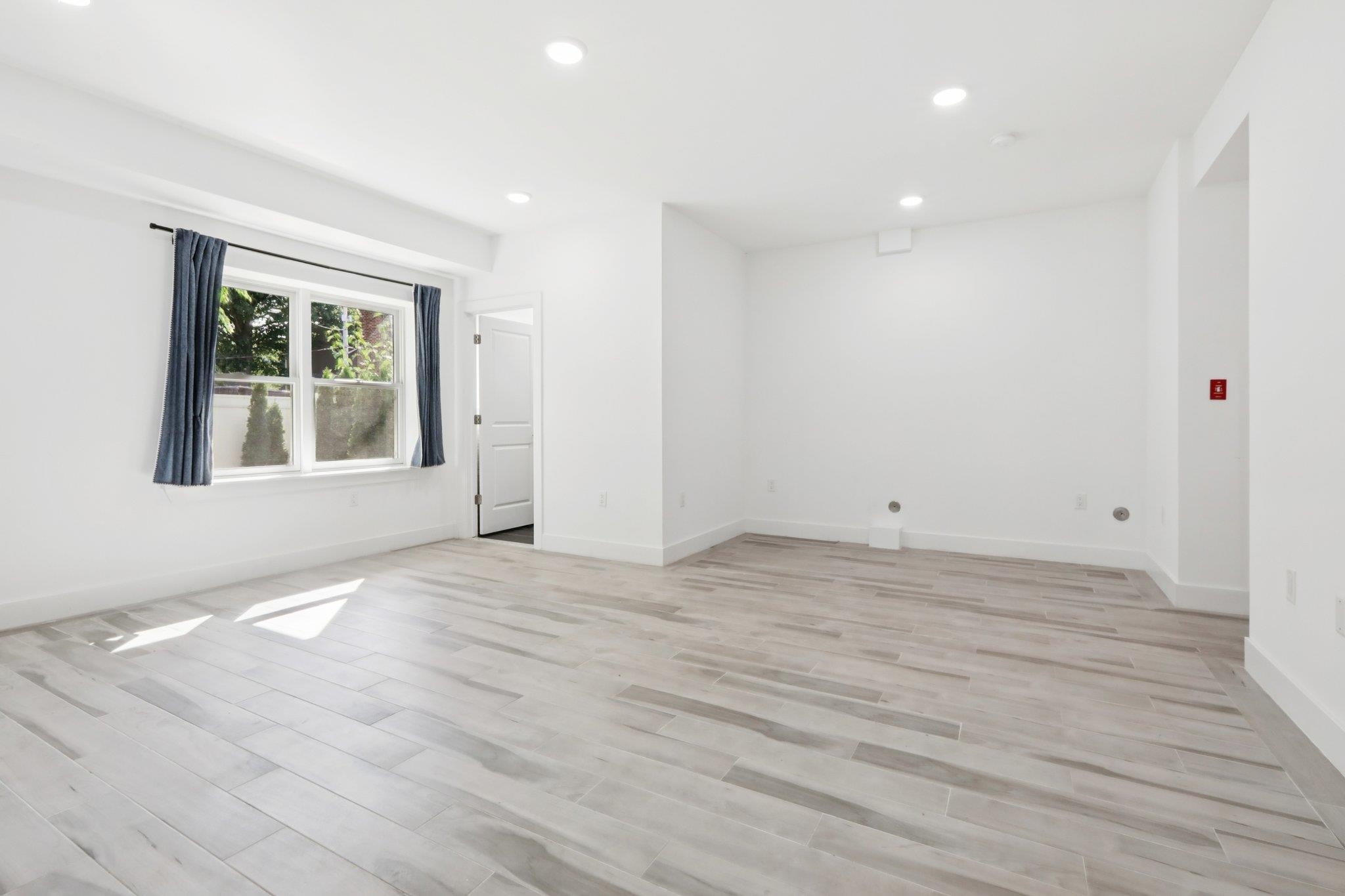 131 ZABRISKIE ST Unit: 1