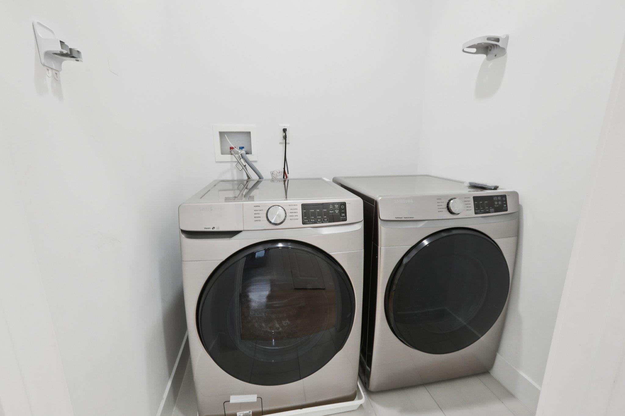 131 ZABRISKIE ST Unit: 1