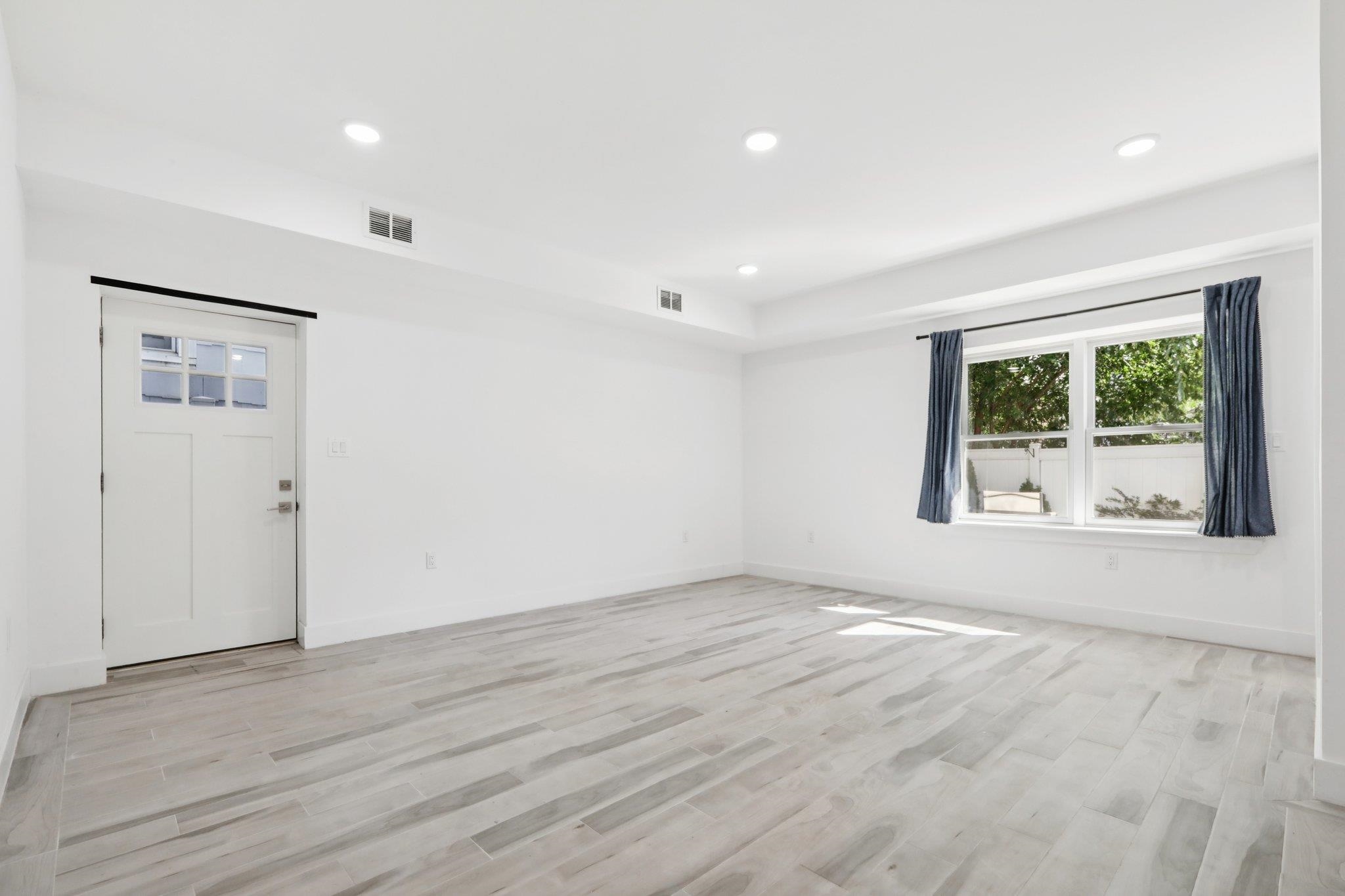 131 ZABRISKIE ST Unit: 1