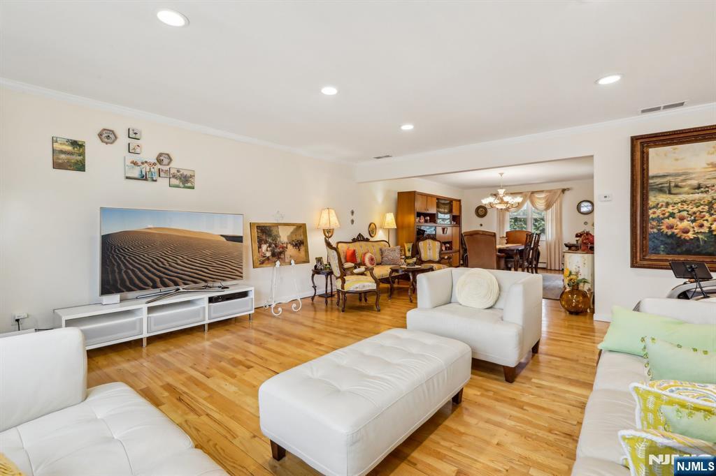 61 Anderson Avenue