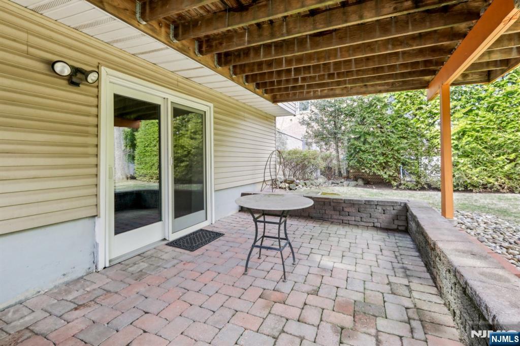 61 Anderson Avenue