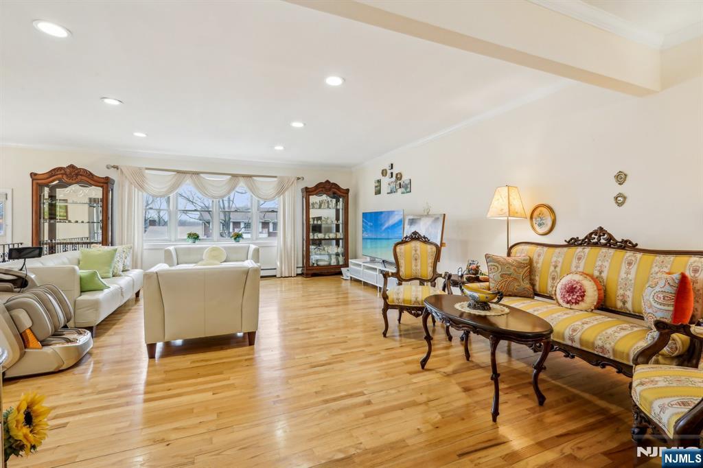 61 Anderson Avenue