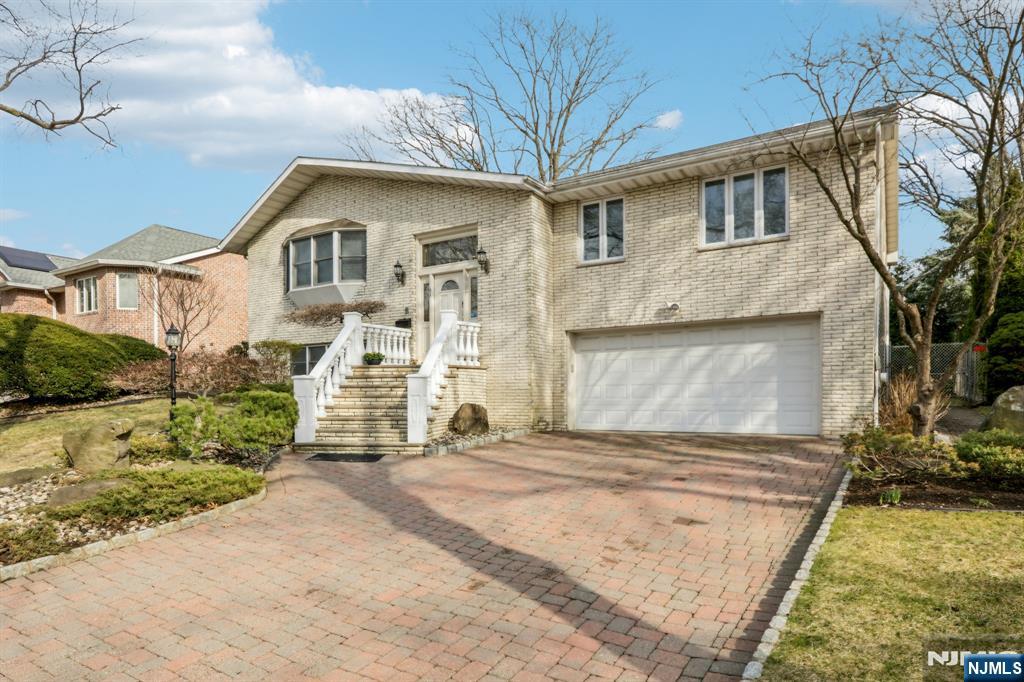 61 Anderson Avenue