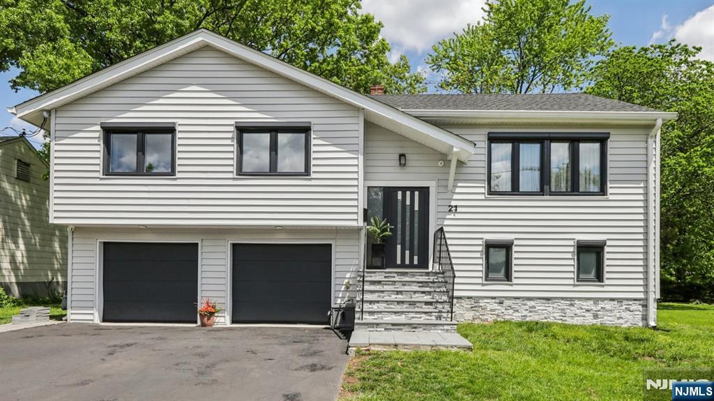 21 Ray Avenue