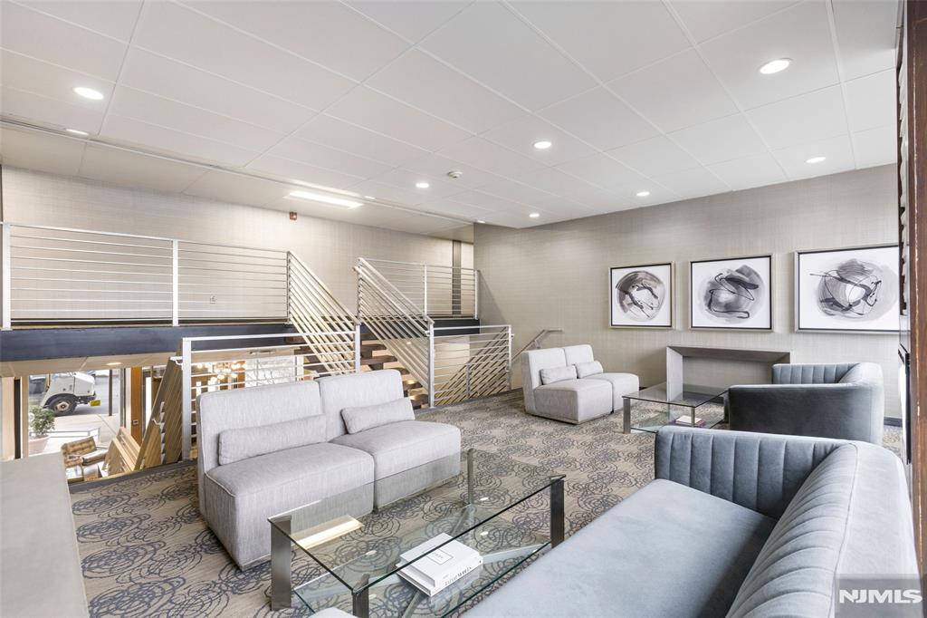 9060 Palisade Avenue 405