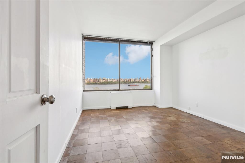 9060 Palisade Avenue 405