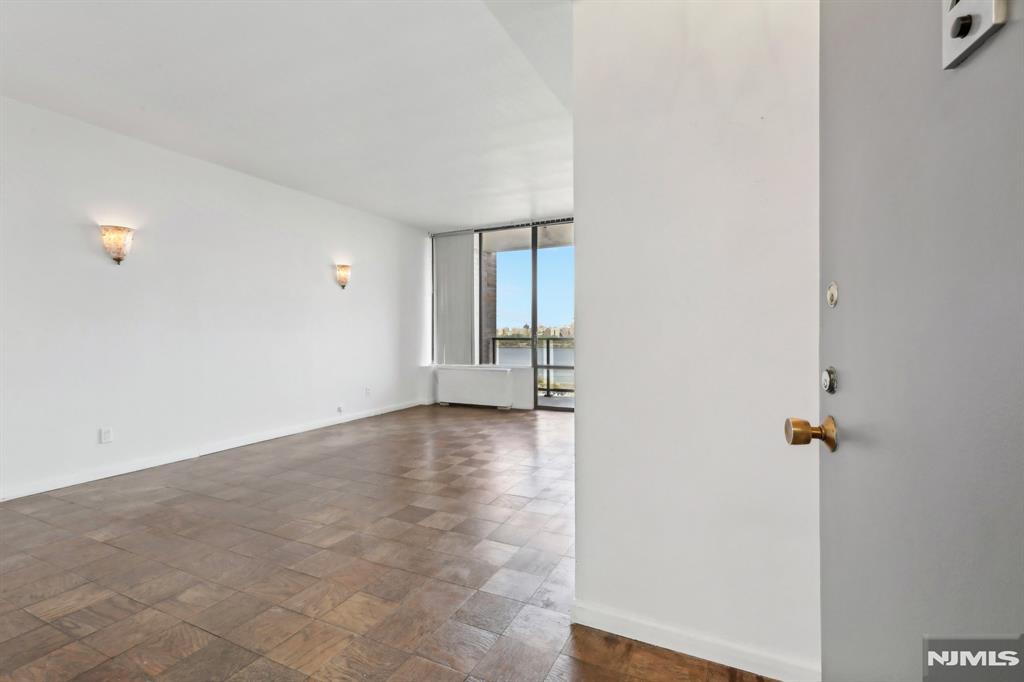 9060 Palisade Avenue 405