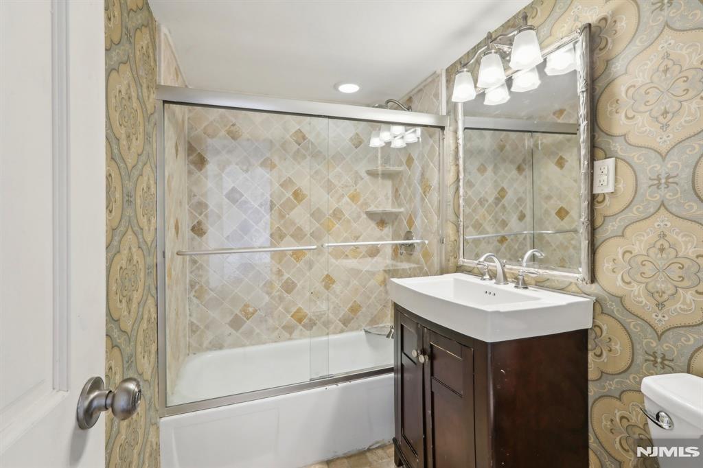 9060 Palisade Avenue 405