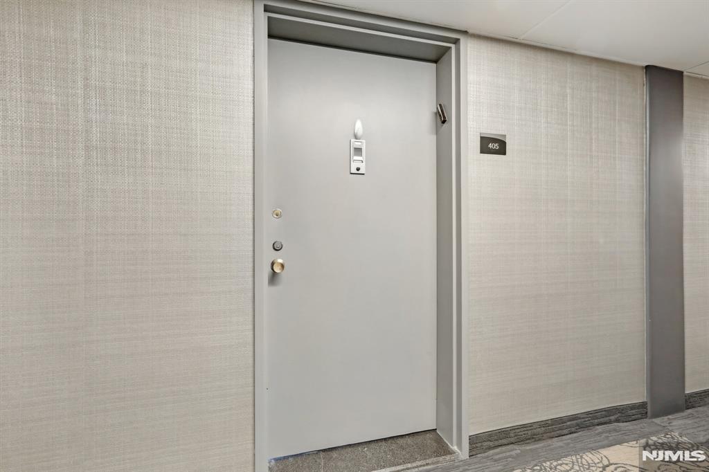 9060 Palisade Avenue 405