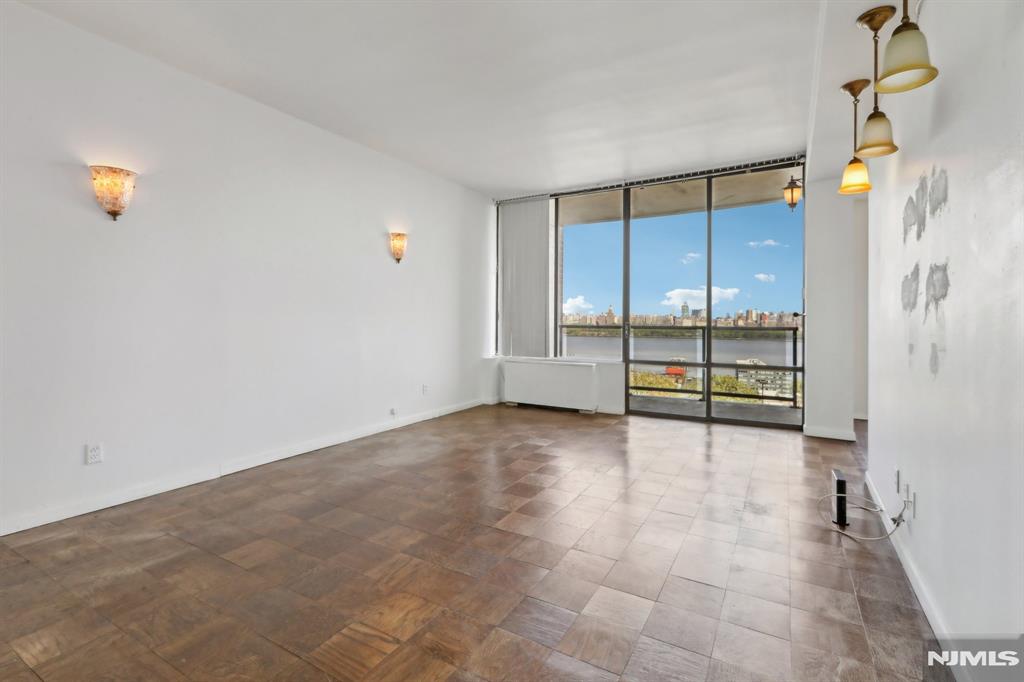 9060 Palisade Avenue 405