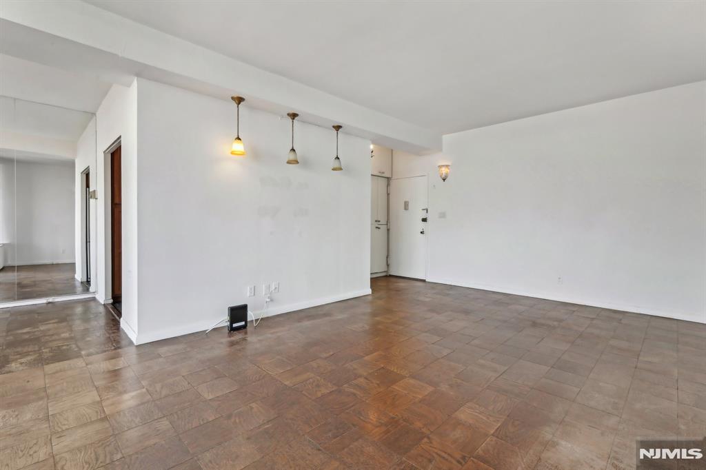 9060 Palisade Avenue 405