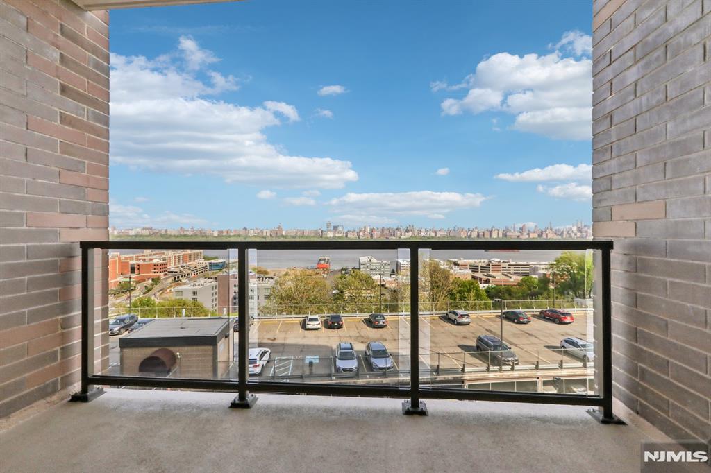 9060 Palisade Avenue 405