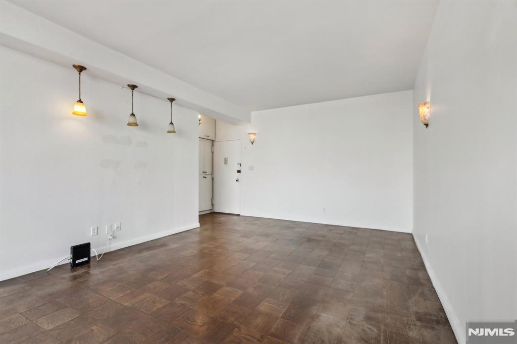 9060 Palisade Avenue 405