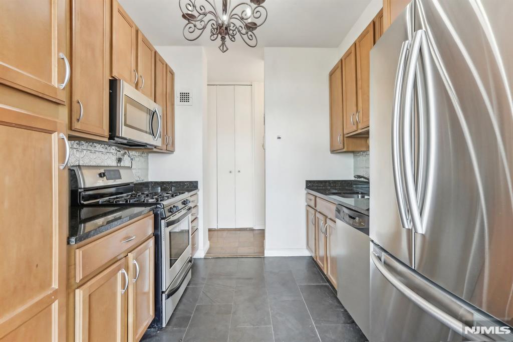 9060 Palisade Avenue 405