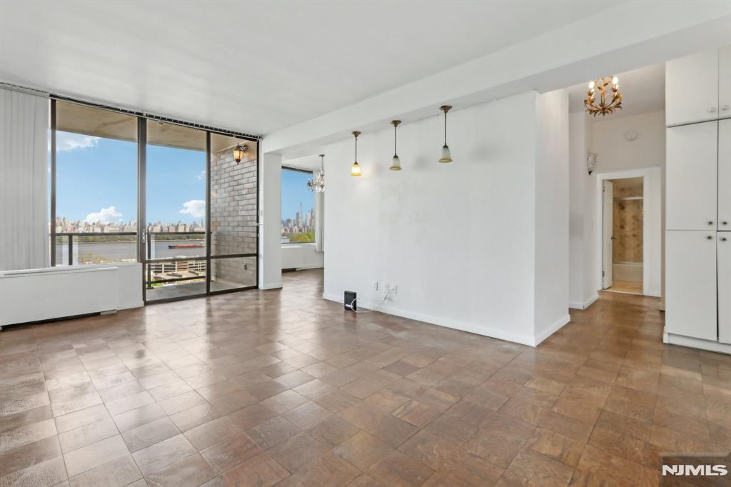 9060 Palisade Avenue 405