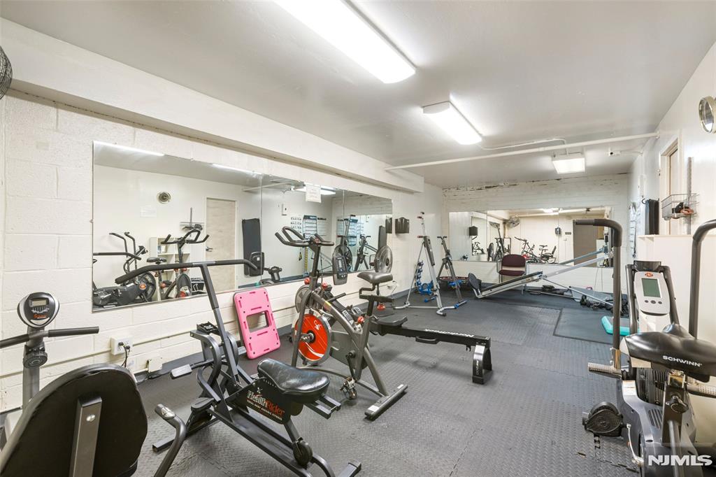 9060 Palisade Avenue 405