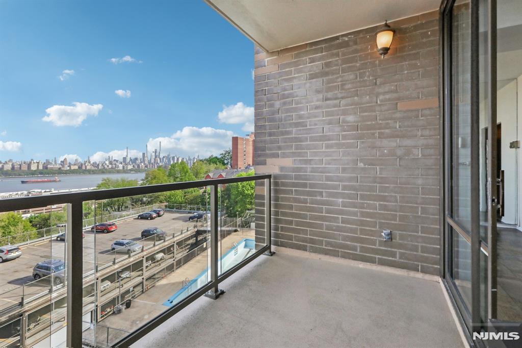 9060 Palisade Avenue 405