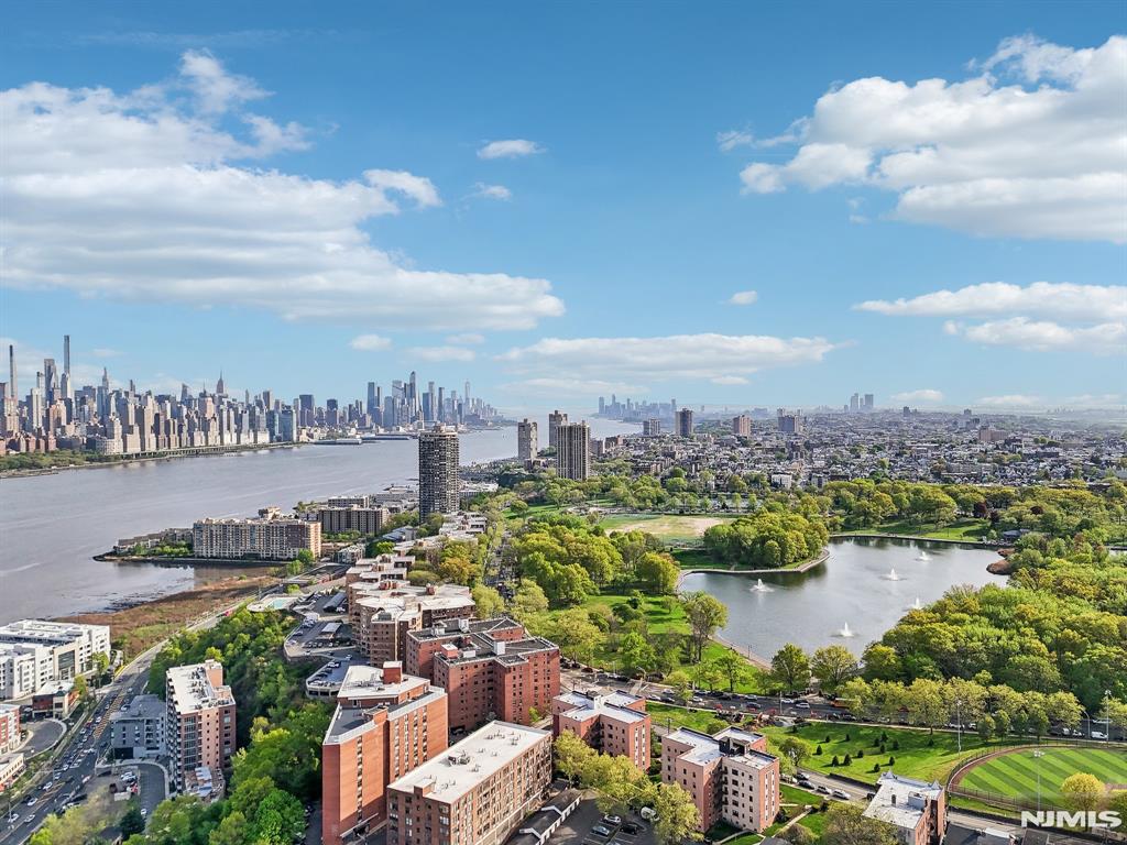 9060 Palisade Avenue 405