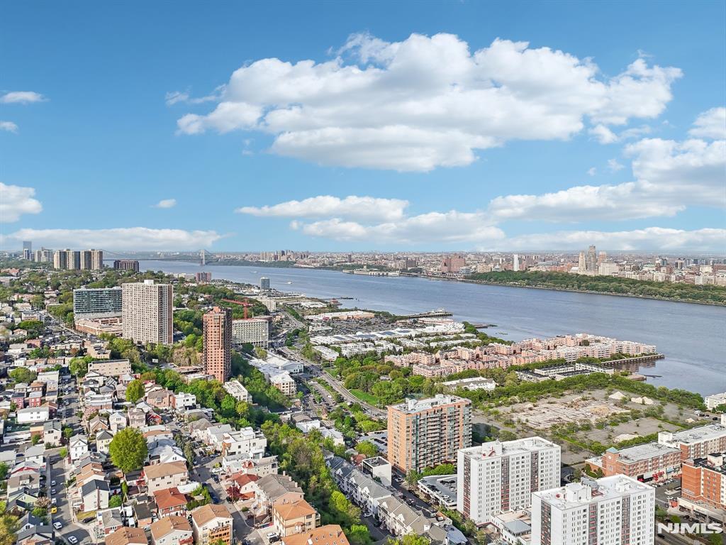 9060 Palisade Avenue 405