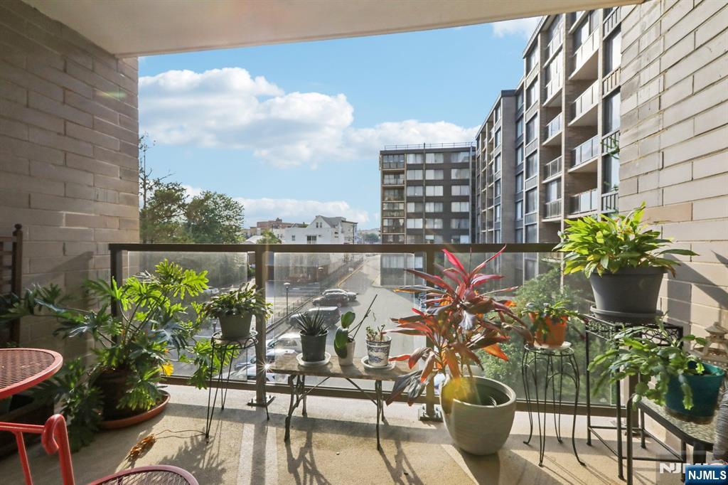 9060 Palisade Avenue 511