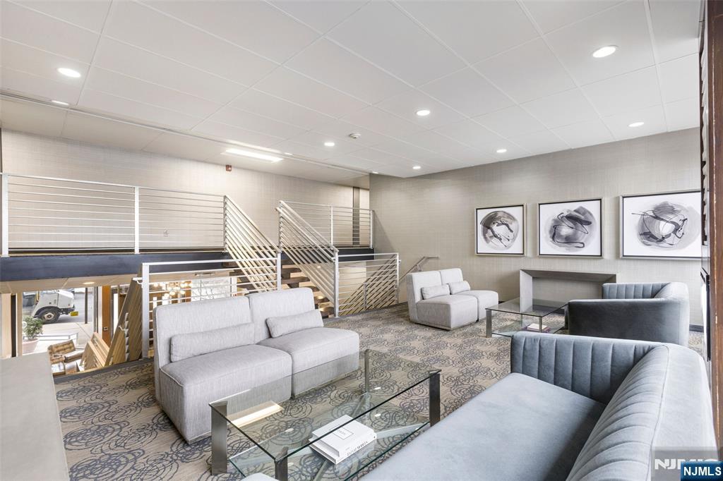 9060 Palisade Avenue 511