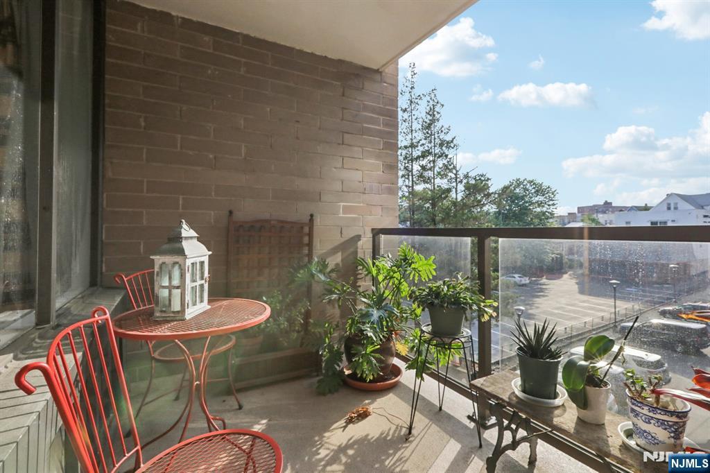 9060 Palisade Avenue 511