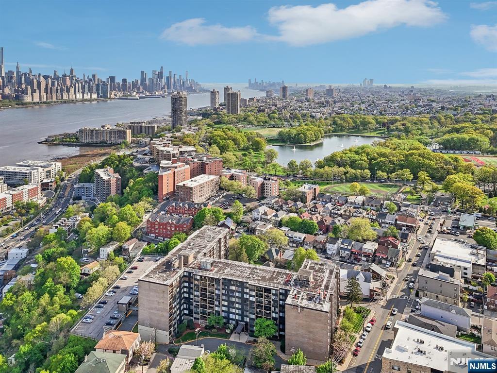 9060 Palisade Avenue 511