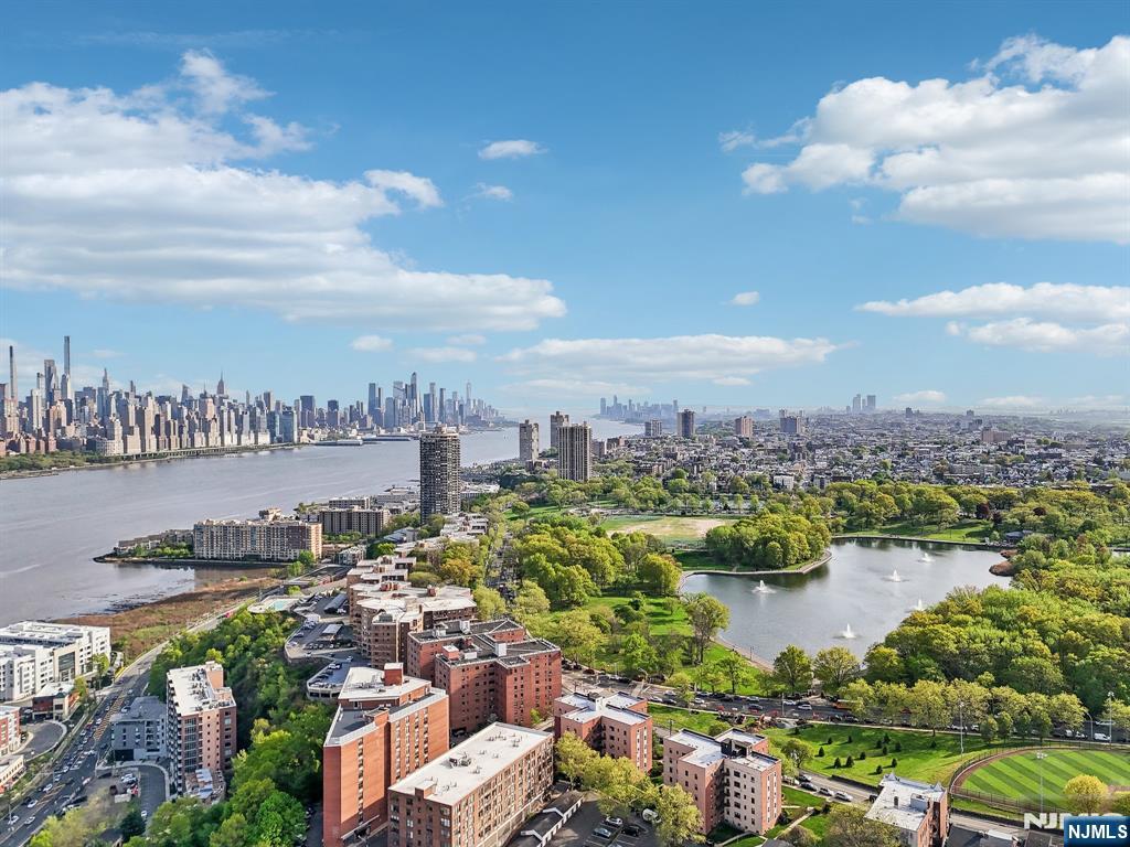 9060 Palisade Avenue 511