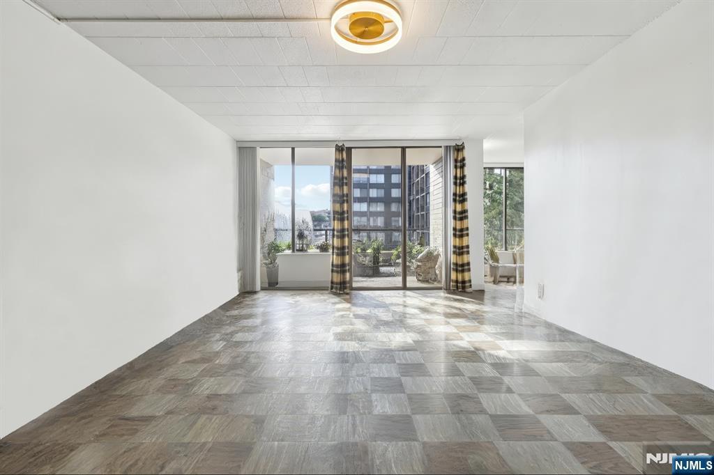 9060 Palisade Avenue 511