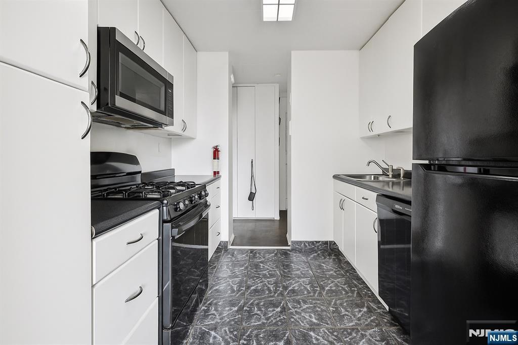 9060 Palisade Avenue 511