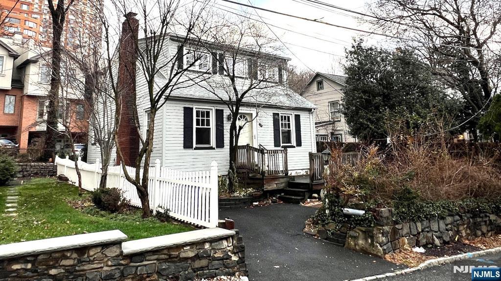 5 Leary Lane