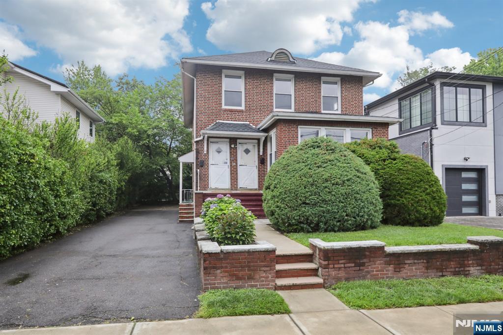 11 Warwick Avenue