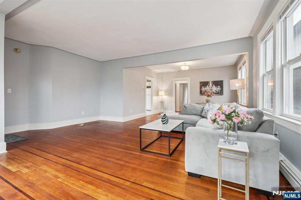 11 Warwick Avenue