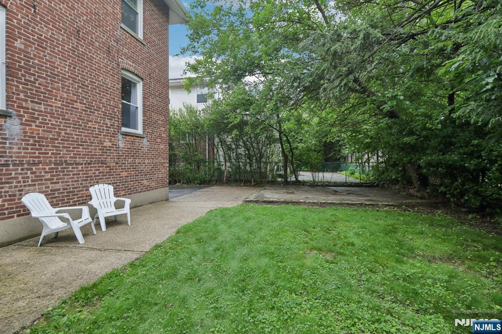 11 Warwick Avenue