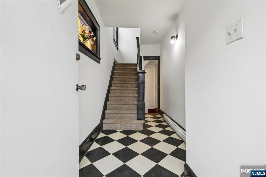 11 Warwick Avenue