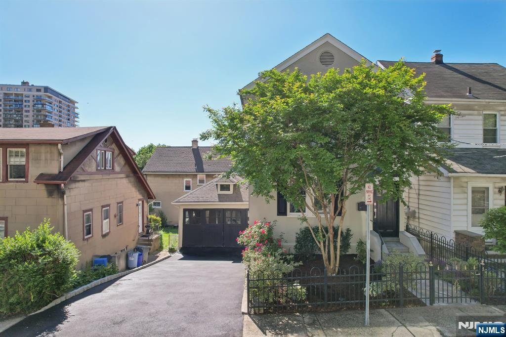 7 Rockwood Place