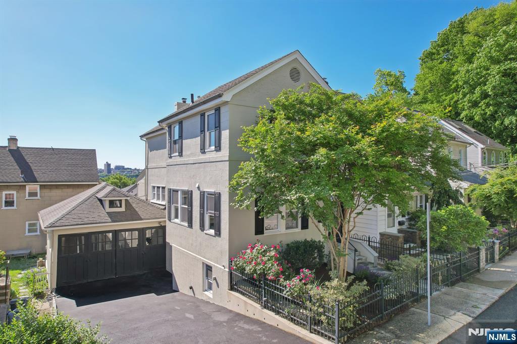 7 Rockwood Place
