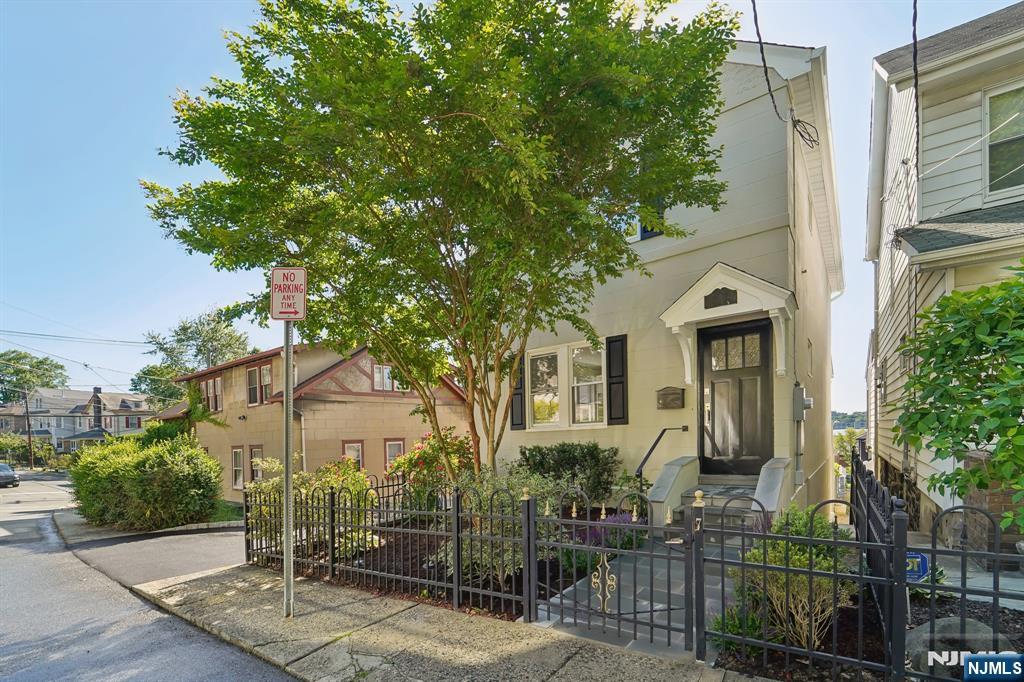 7 Rockwood Place
