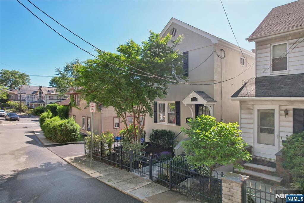 7 Rockwood Place