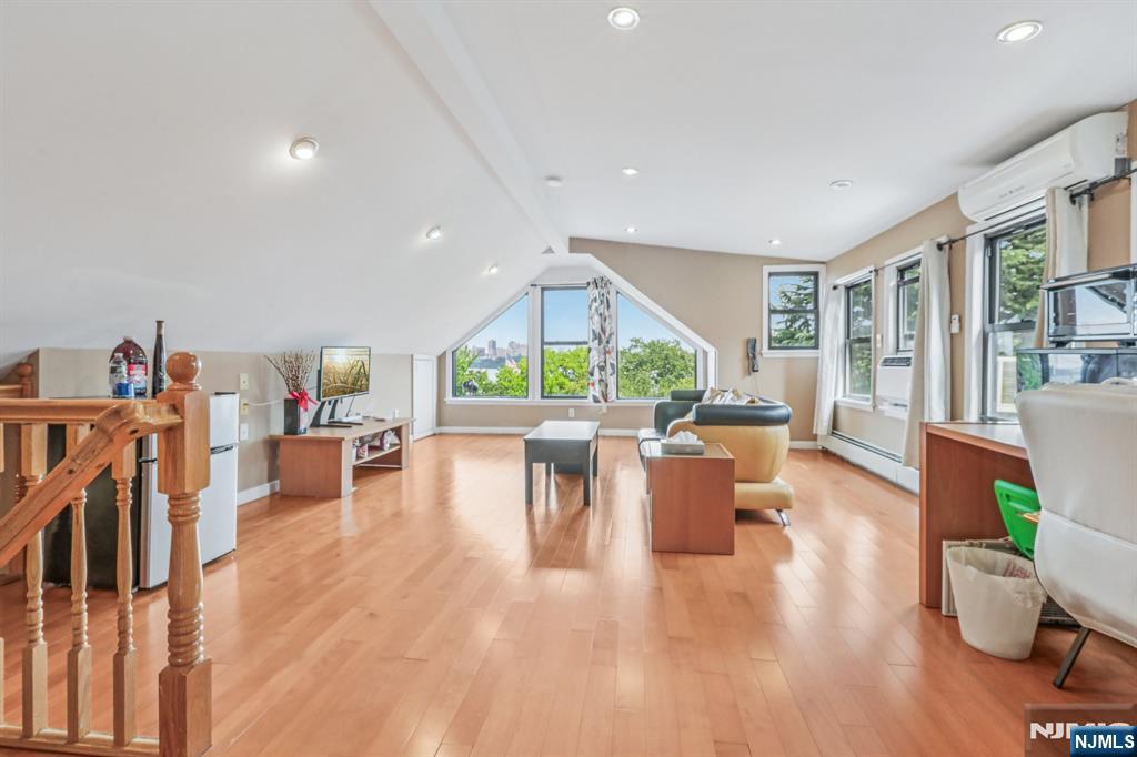 32 Hudson Terrace